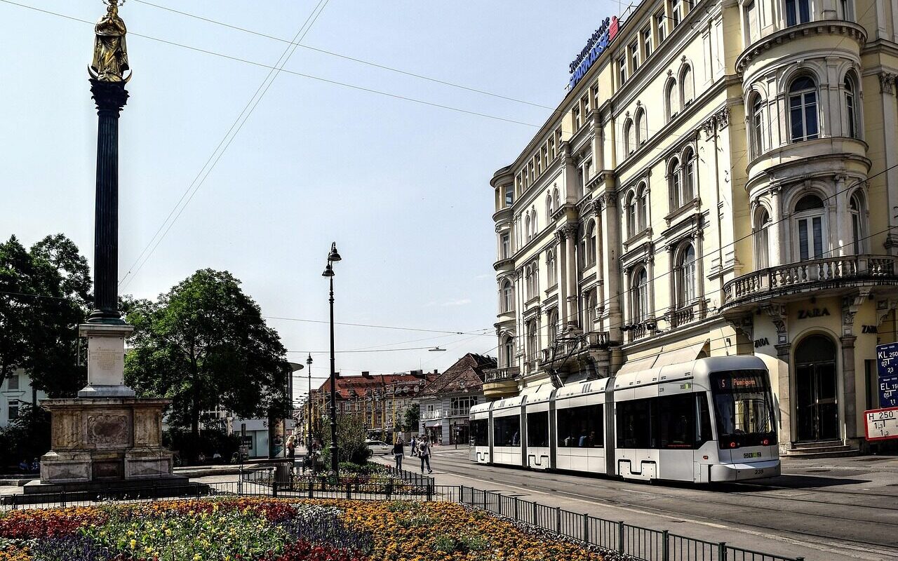 am eisernen tor, graz, tram, austria, tram track, mariensäule, eisernen tor, zara, 8010 graz, spitze der mariensäule, city, graz, graz, graz, graz, graz, mariensäule, zara, zara, zara, zara